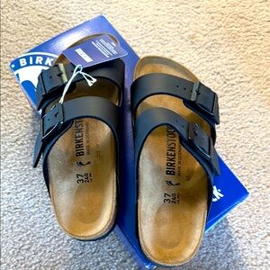 NWT - Birkenstock Arizona BS